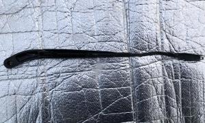 Поводок стеклоочистителя левый Ford Mustang 2015-2020 FR3Z 17527 A ; FR3B 6327936 AA/AB/AC/AD/AE/AF/AG/AH/AJ