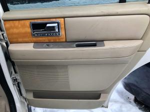 Обшивка задней правой двери Lincoln Navigator 2007-2010 7L7Z 7827406 AB ; 7L74 7827658 AK/AD