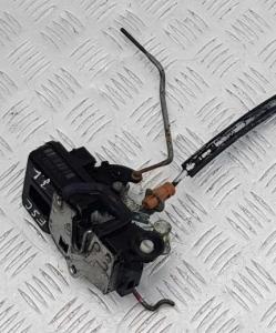 Замок двери задней левой Chevrolet Tahoe 2006-2014 15896626; 15785128