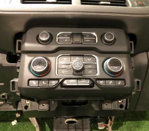 Накладка панели приборов центральная Chevrolet Tahoe 2021-н.в. 84273177