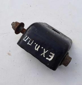 Кронштейн рулевой рейки правый Ford Expedition 2003-2006 2L1Z 3E552 AA; 2L14 3E552 AC