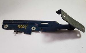 Петля капота левая Ford Explorer 3-4 6L24 16801; 6L2Z 16797 AA