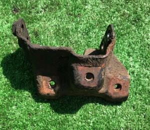 Кронштейн двигателя правый Hummer H2 2003-2009 15137614 ; 15074822 ; 15870465