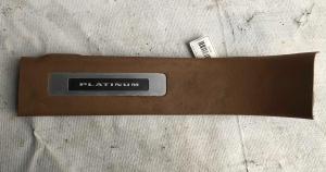 Накладка порога второго ряда левая Cadillac Escalade / Tahoe 2015-2020 23475163 ; 23449556 ; 22954950