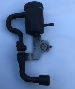 Бачок вакуумного насоса Ford Mustang 2015-2020 FR3Z 6J003 B ; FR3C 6J003 AC / AD