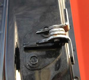 Петля задней левой двери верхняя Cadillac Ecalade / Tahoe 2015-2020 20986575