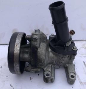 Корпус термостата Ford Mustang 2015-2020 FR3Z 8575 A ; FR3E 8575 BA