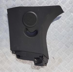 Обшивка стойки багажника (3-й ряд) верхняя правая Ford Explorer 5 BB53 7851748; EB5Z 7831010