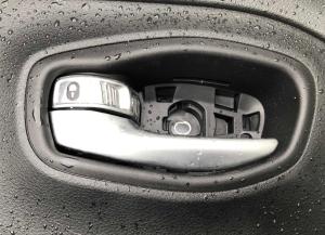 Ручка пассажирской двери внутренняя Jeep Renegade 2015-2018 6EW91SLUAA