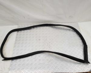 Уплотнитель двери правой Chevrolet Camaro 2010-2015 22950428; 22840493; 92245222; 92241902; 92225441; 92241900; 92243149; 22745403