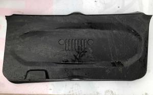 Обшивка внутренняя крышки багажника Jeep Renegade 2015-2021 07355995690 ; 51990206