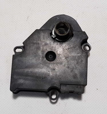 Моторчик заслонки отопителя Chevrolet (General Motors) 16163982