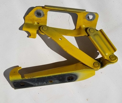 Петля капота правая Chevrolet Camaro 2009-2015 92235924