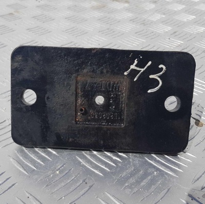 Кронштейн буксировочного крюка Hummer H3 2005-2010 15826713; 15262630; 15095254