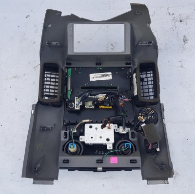 Панель климата Infiniti QX56 2004-2010 27500ZC11B