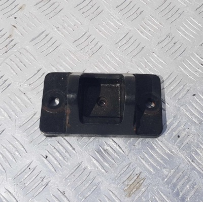 Кронштейн буксировочного крюка Hummer H3 2005-2010 15826713; 15262630; 15095254