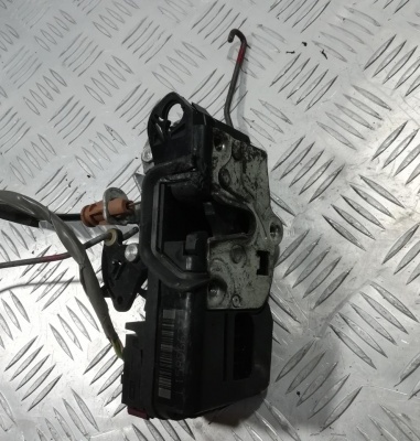 Замок двери передней левой Chevrolet Tahoe 2006-2014 15896623 25857289