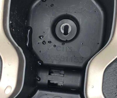Подстаканник на центральной консоли Jeep Renegade 735581153 ; 5UX37LXHAA ; 5UX38LXHAA ; 6ML97LXHAA
