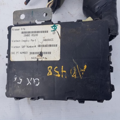 Блок комфорта (BCM) Infiniti QX56 2004-2010 284b08s200