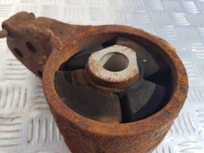 Опора ДВС левая Ford Expediton 2007-2017 7L1Z 6038 FC; 7L14 6B032