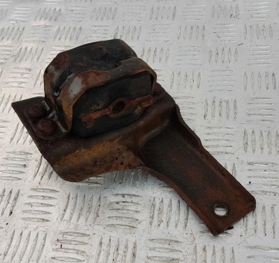 Опора ДВС левая Ford F150 1996-2004 F65A 6B032 BE; F65Z 6038 BE