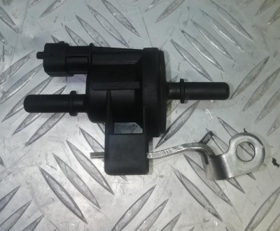 Клапан вентиляции топливного бака Chevrolet Camaro 2009-2013 12611801