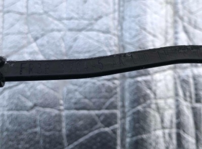 Поводок стеклоочистителя левый Ford Mustang 2015-2020 FR3Z 17527 A ; FR3B 6327936 AA/AB/AC/AD/AE/AF/AG/AH/AJ