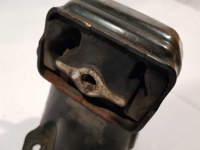 Опора ДВС левая Jeep Commander 2005-2010  52090301AF; 46535301AF