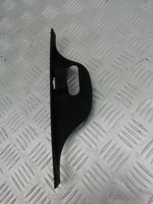 Кожух замка багажника Jeep Grand Cherokee 2010-2017 5KU84HL1AA; 5KU84DX9AA