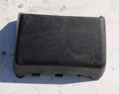 Накладка центральной консоли задняя Chevrolet Express 2003 25730884 ; 20954232 ; 23353790