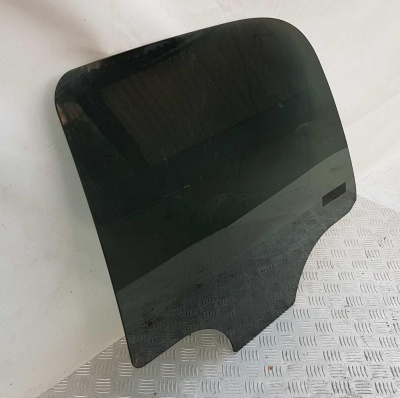 Стекло двери задней левой Chevrolet Tahoe 2006-2014 15175401; 15175399