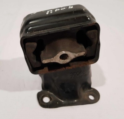 Опора ДВС правая Jeep Commander 2005-2010  52090300AF; 46535300AF