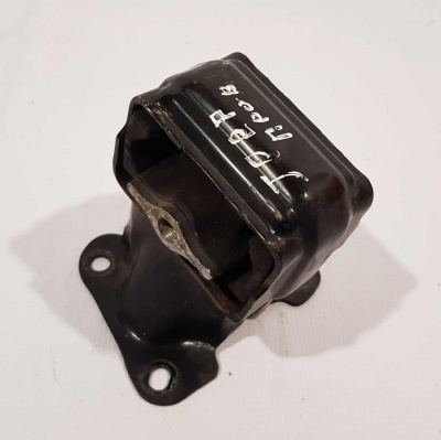 Опора ДВС правая Jeep Commander 2005-2010  52090300AF; 46535300AF