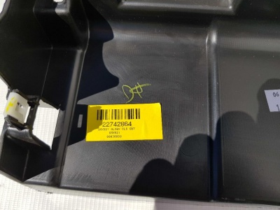 Панель пластиковая нижняя Chevrolet Camaro 2009-2015 22742864