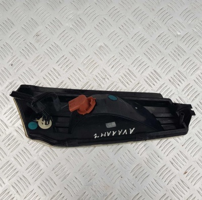 Габарит передний левый Chevrolet Avalanche 2001-2006 15077336; 15070007; 15771435