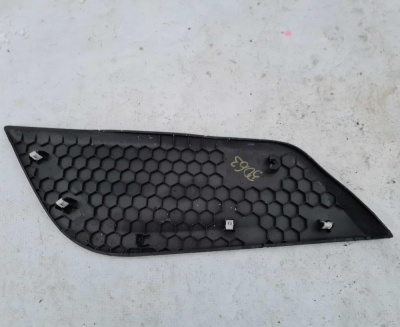 Накладка центральной консоли правая Ford Mustang 2015-2020 FR3Z 6304608 AA;