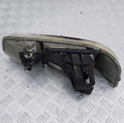 Фара передняя правая Chevrolet Tahoe 1999-2006 16526134; 16524850; 16524404; 16525100