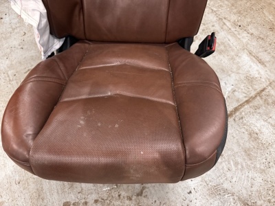 Сиденье  пассажирское Cadillac Escalade 2015 84104914