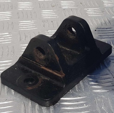 Кронштейн буксировочного крюка Hummer H3 2005-2010 15826713; 15262630; 15095254